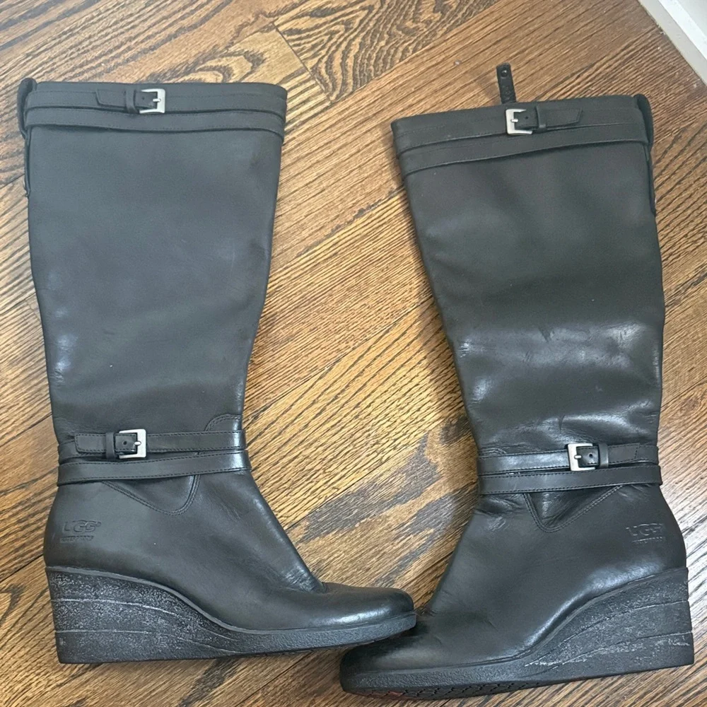 NWOT UGG Women's Black Leather Wedge Boots Sz 7 waterproof warm